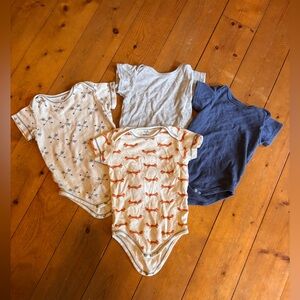 Short sleeve cotton onsie bundle (2 organic)